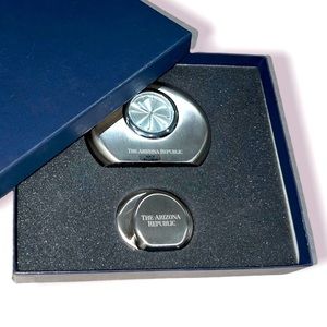 The Arizona republic clock and card holder gift set